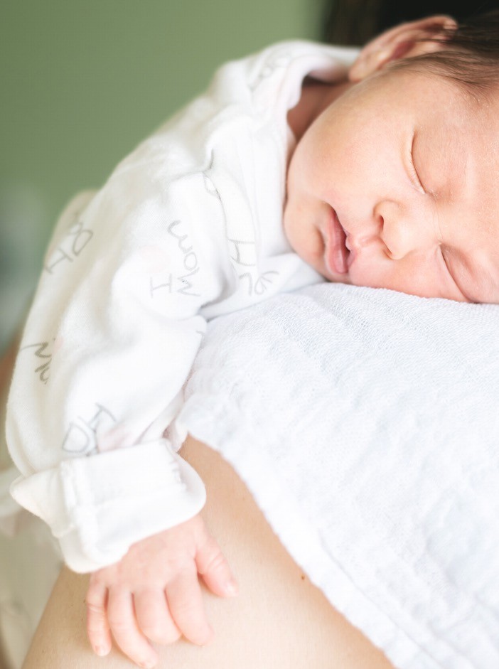 Podrigivanje, bljuckanje i štucanje kod beba: Šta treba da znate