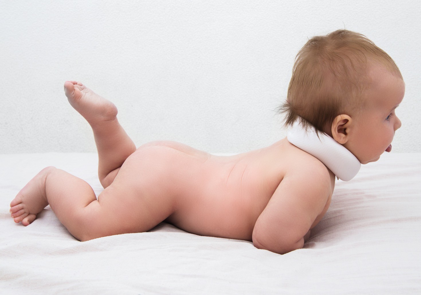 Tortikolis kod beba je relativno česta pojava i može se povući ako se reaguje na vreme, uz odgavarujće vežbe.